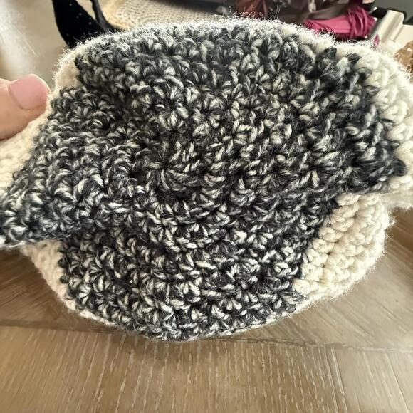 Crocheted Shoulder Bag Purse Black White Gray Rosettes Could Be Handmade - Picture 5 of 8